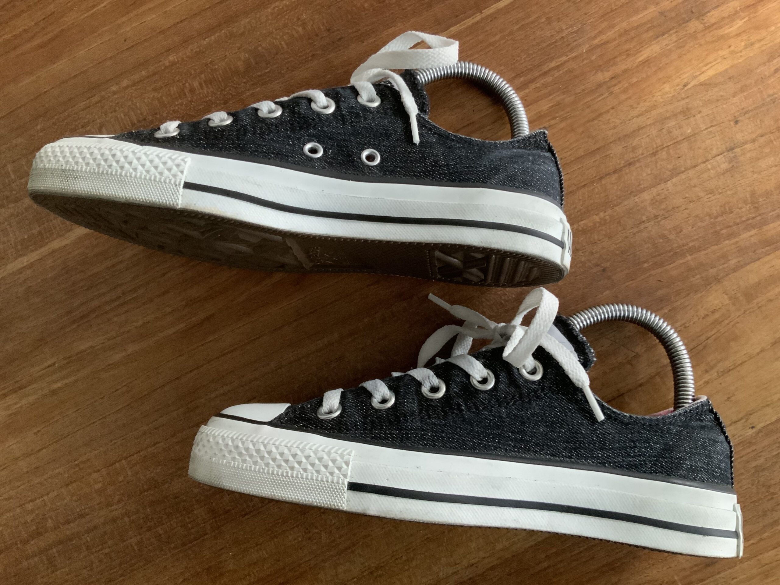 Tennis toile noire marque CONVERSE